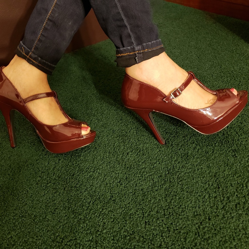 HP💛FERGALICIOUS by FERGIE...size7 with 4" heel.